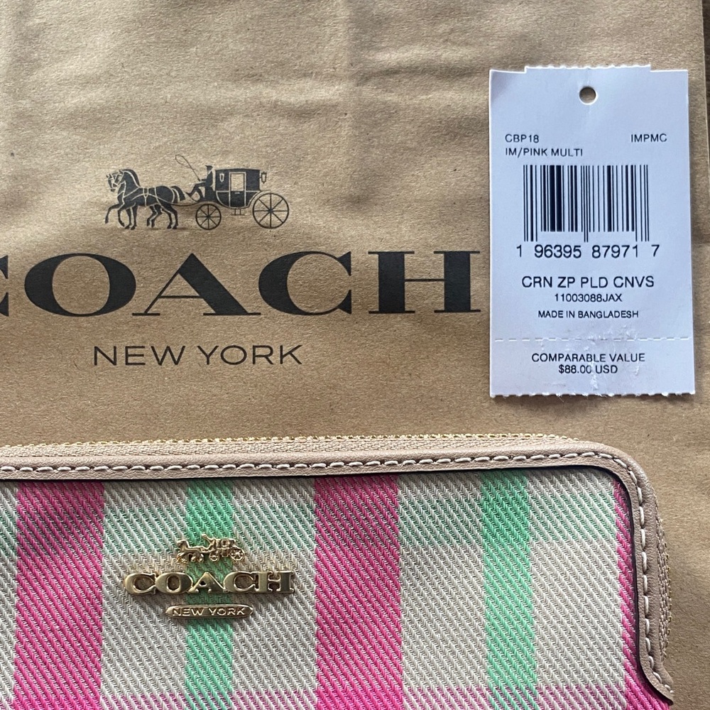 ✨Sold in store ✨Coach Vibrant Pink and Green Plaid Wristlet - Picture 2 of 6